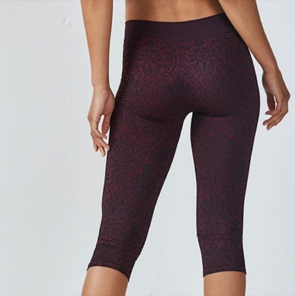 NWT Fabletics SEBASTIAN SEAMLESS TIGHT Burgundy Demask Leggings XXS XS New - Picture 2 of 10
